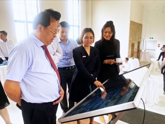 SINGAPORE INVESTORS LOOK FORWARD TO INVESTMENT OPPORTUNITIES IN MINH HUNG SIKICO INDUSTRIAL PARK