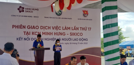 Đông đảo người lao động tham gia phiên giao dịch sự kiện tại Khu công nghiệp MINH HƯNG SIKICO.