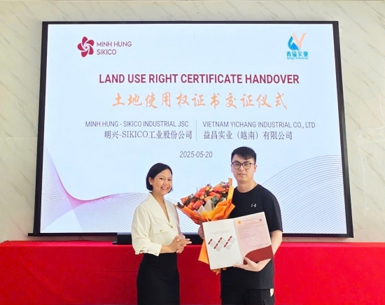 Công ty TNHH YICHANG VIỆT NAM nhận bàn giao Giấy chứng nhận quyền sử dụng đất tại KCN MINH HƯNG SIKICO