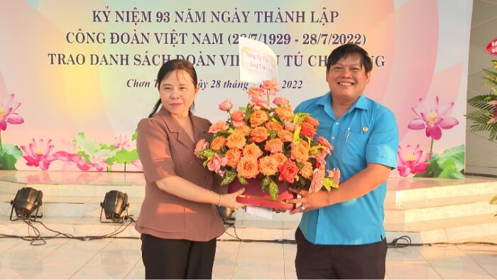 Chủ tịch LĐLĐ tỉnh Nguyễn Thị Hương Giang