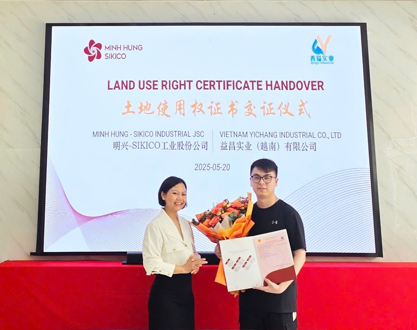 Công ty TNHH YICHANG VIỆT NAM nhận bàn giao Giấy chứng nhận quyền sử dụng đất